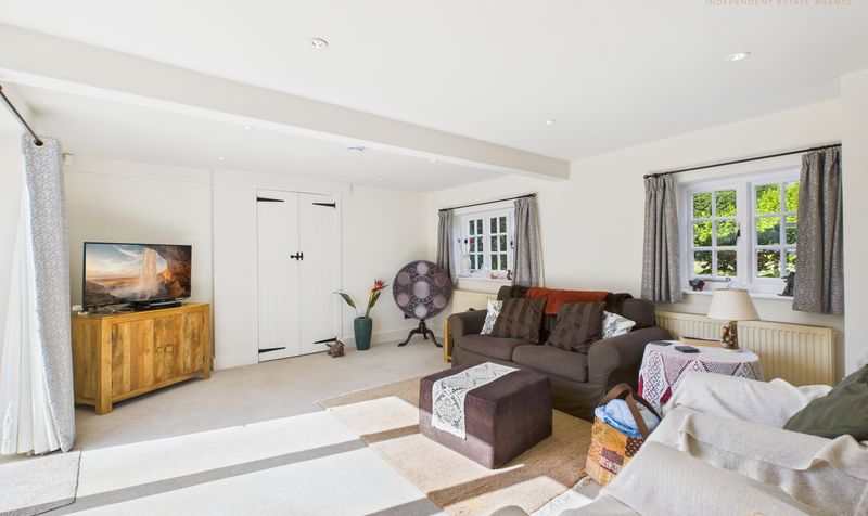 Village Road, Christleton, CH3