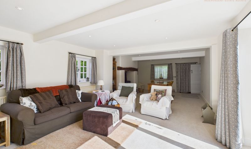 Village Road, Christleton, CH3