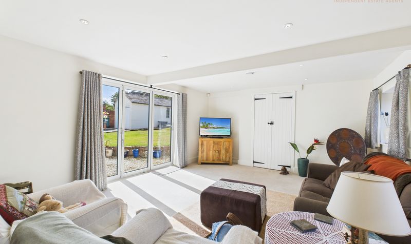 Village Road, Christleton, CH3