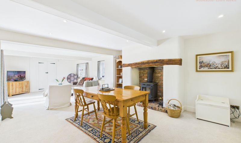 Village Road, Christleton, CH3