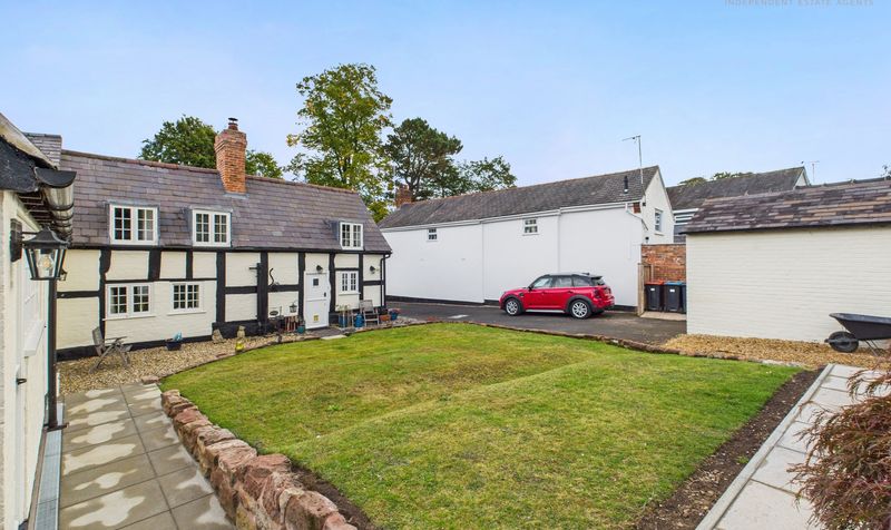 Village Road, Christleton, CH3