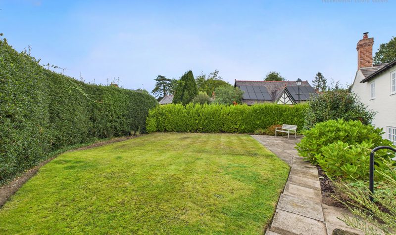 Village Road, Christleton, CH3