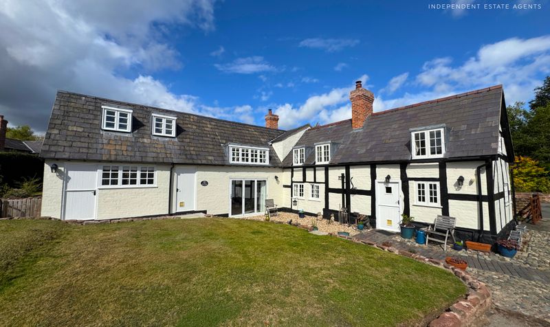 Village Road, Christleton, CH3