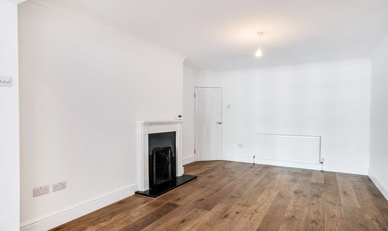 London Road, Ewell, KT17