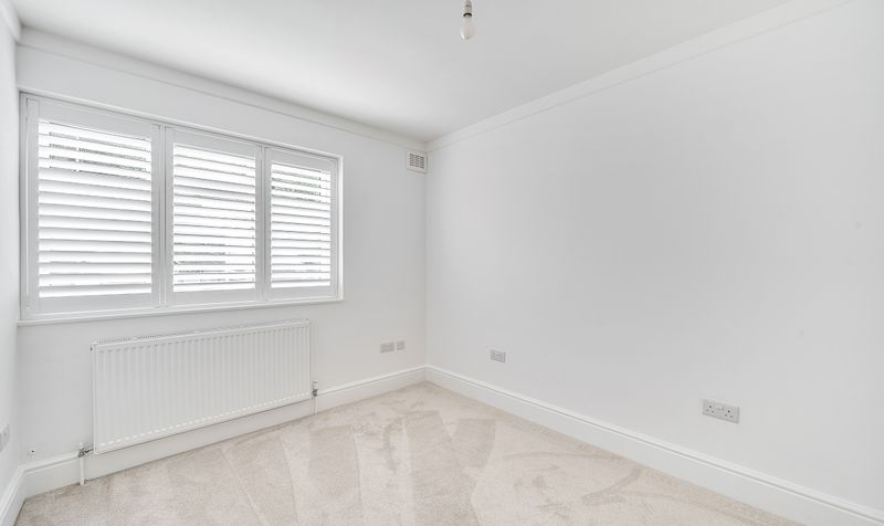 London Road, Ewell, KT17