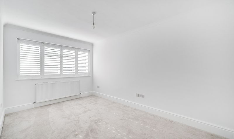 London Road, Ewell, KT17