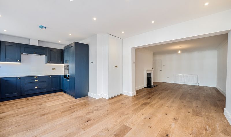 London Road, Ewell, KT17