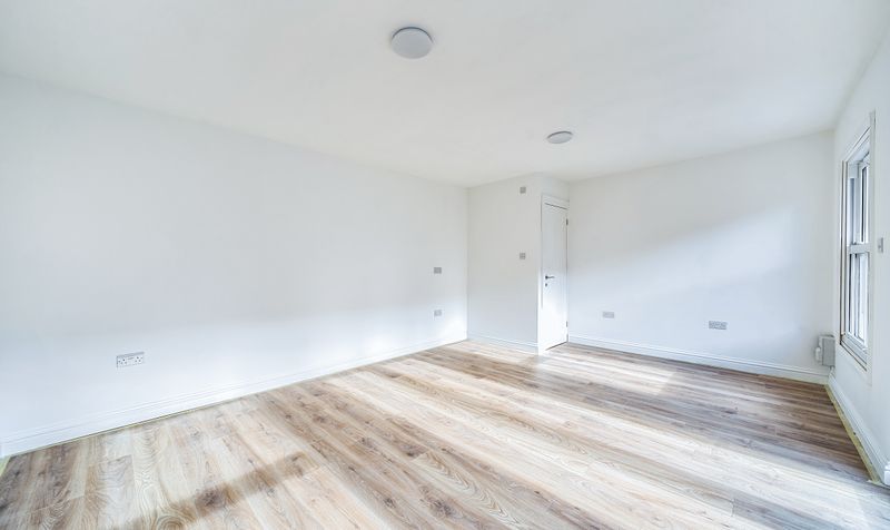 London Road, Ewell, KT17