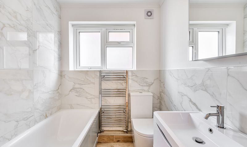 London Road, Ewell, KT17