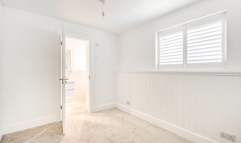 London Road, Ewell, KT17