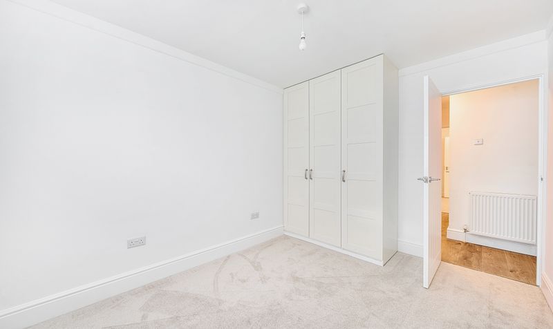 London Road, Ewell, KT17