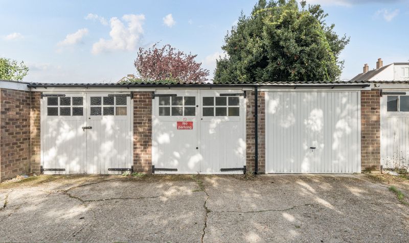 London Road, Ewell, KT17