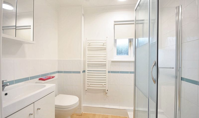 Oakmead Green, Epsom, KT18