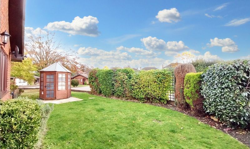 Oakmead Green, Epsom, KT18
