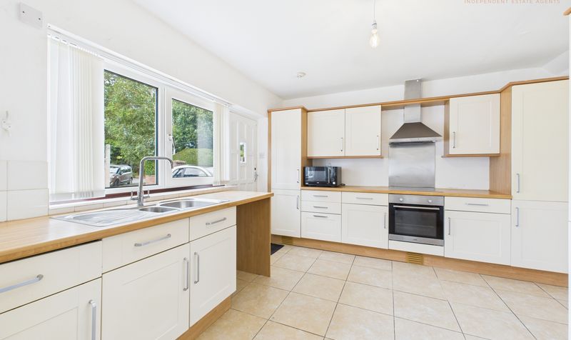 Upton Lane, Upton, CH2