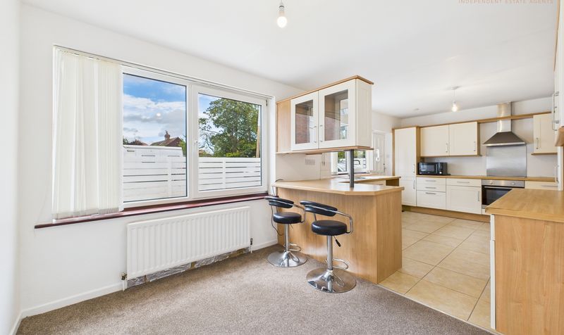 Upton Lane, Upton, CH2