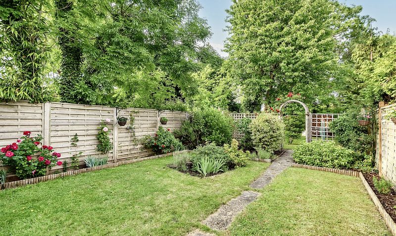 Read Road, Ashtead, KT21