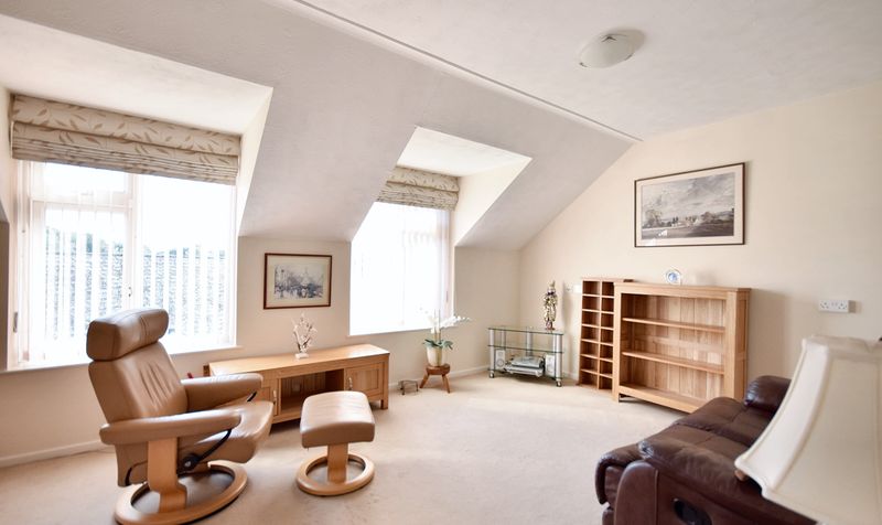 Henbit Close, Rowan Mead Henbit Close, KT20