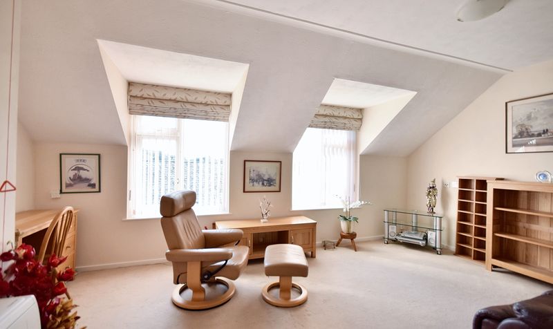 Henbit Close, Rowan Mead Henbit Close, KT20