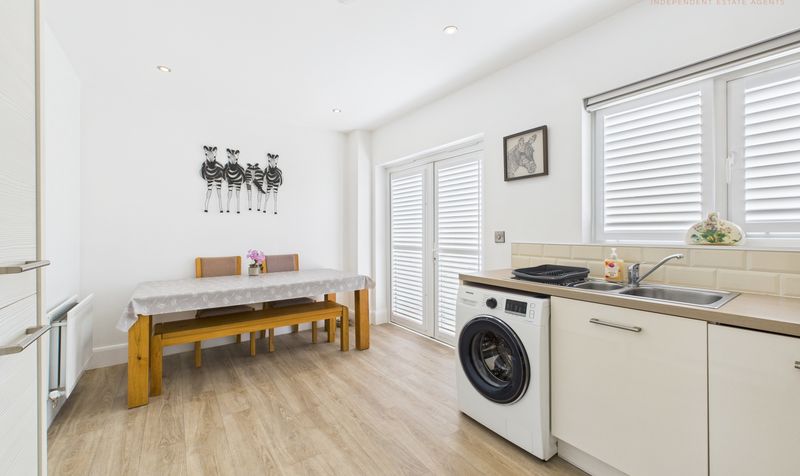Duke Grove, Saighton, CH3