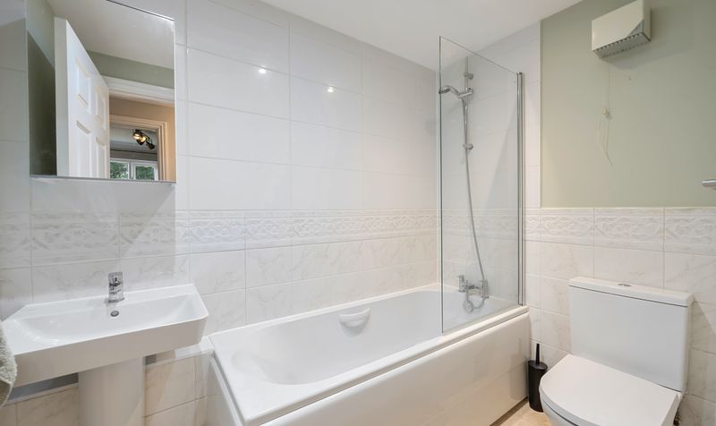 Guildford Road, Fetcham, KT22