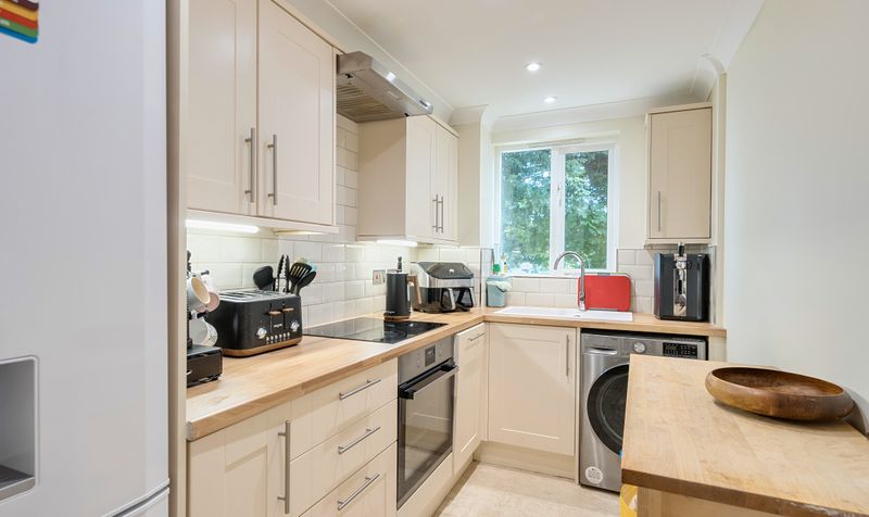 Guildford Road, Fetcham, KT22