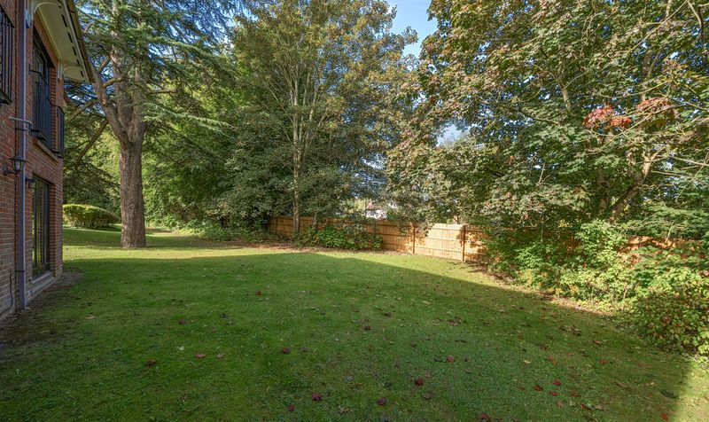 Guildford Road, Fetcham, KT22