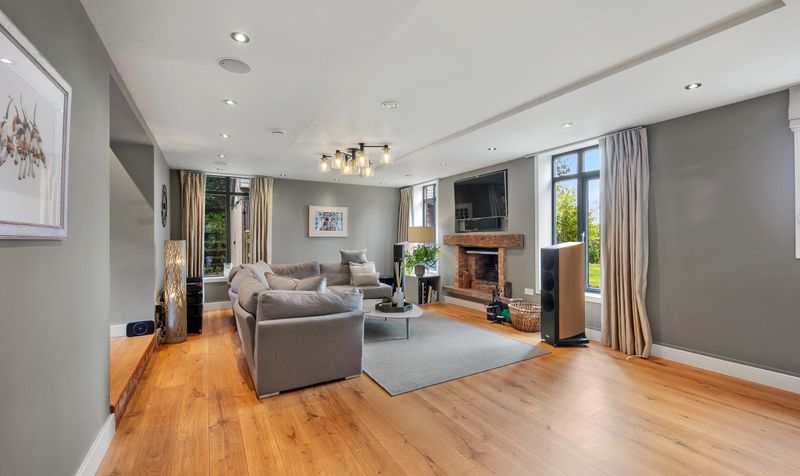 Tarvin Road, Littleton, CH3