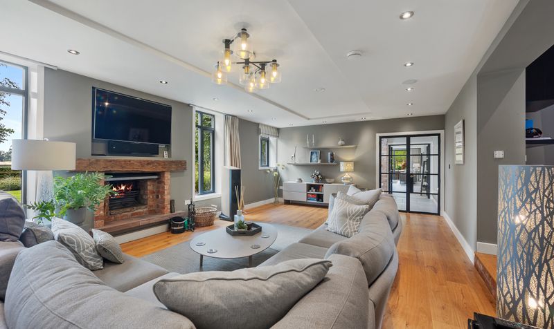 Tarvin Road, Littleton, CH3