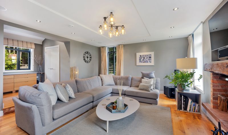Tarvin Road, Littleton, CH3
