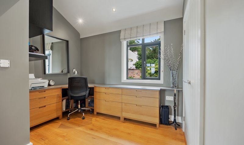 Tarvin Road, Littleton, CH3