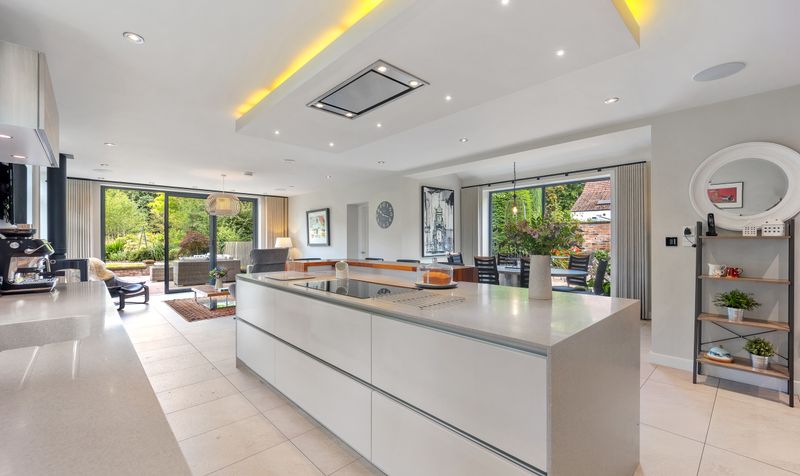 Tarvin Road, Littleton, CH3