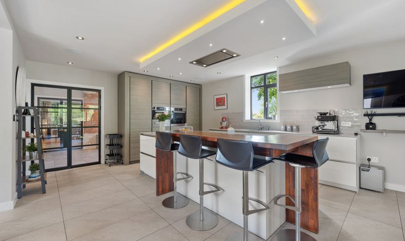 Tarvin Road, Littleton, CH3
