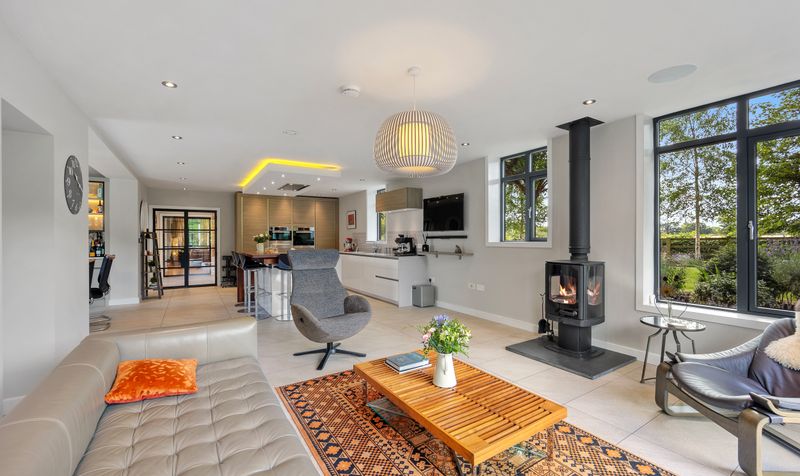Tarvin Road, Littleton, CH3