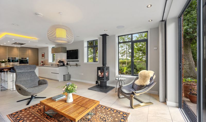 Tarvin Road, Littleton, CH3