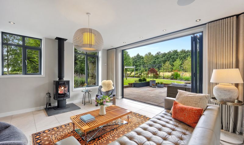 Tarvin Road, Littleton, CH3
