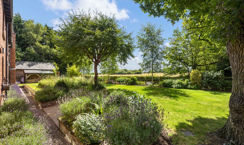 Tarvin Road, Littleton, CH3
