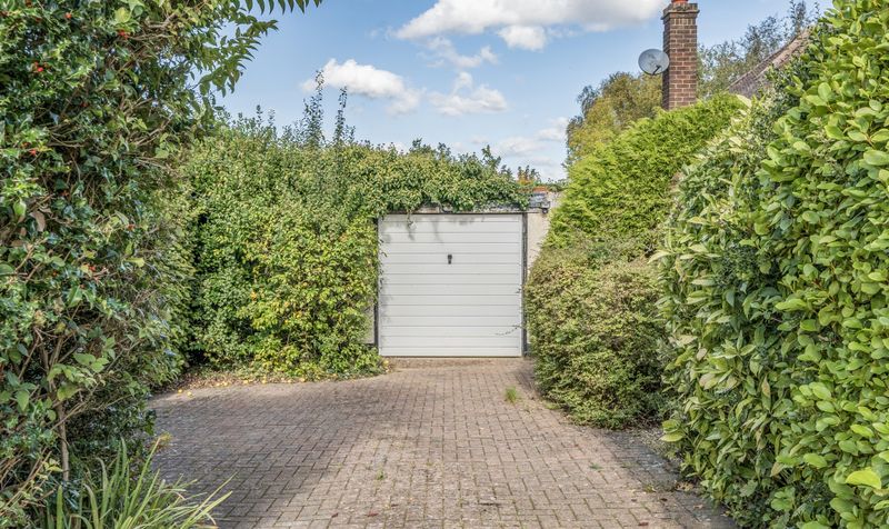 Great Tattenhams, Epsom, KT18