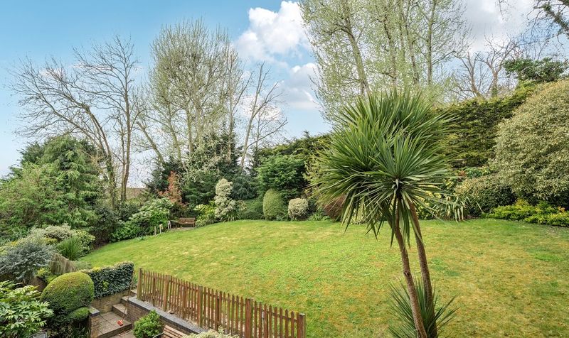 South Street, Epsom, KT18