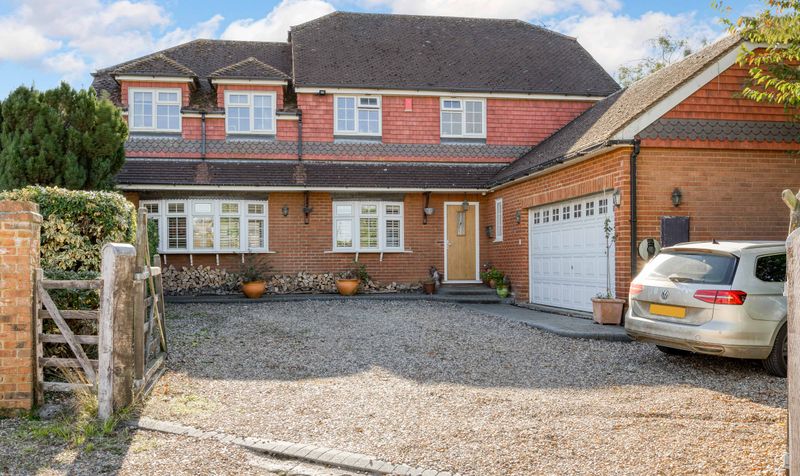 5 Bedroom House For Sale – Lower Road, Breachwood Green, SG4