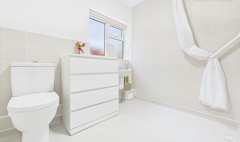 Grove Gardens, Littleton, CH3