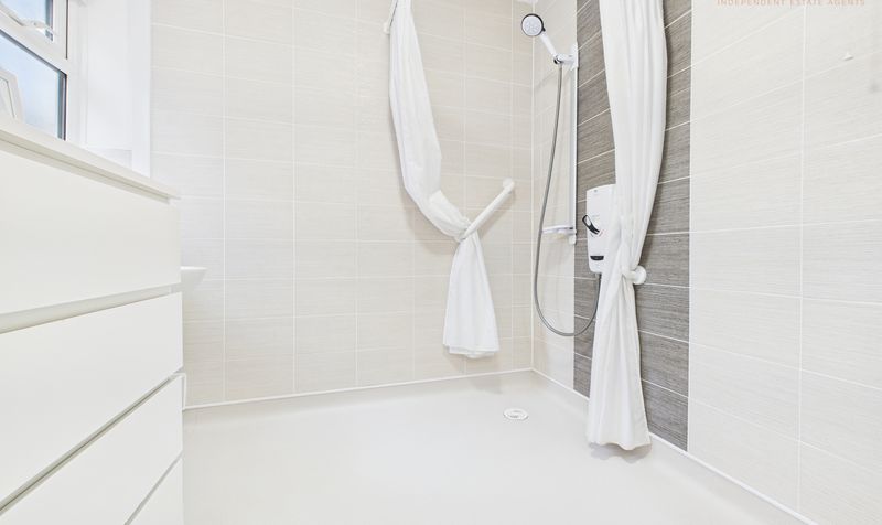 Grove Gardens, Littleton, CH3