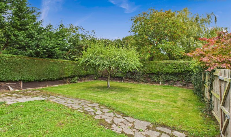 Grove Gardens, Littleton, CH3
