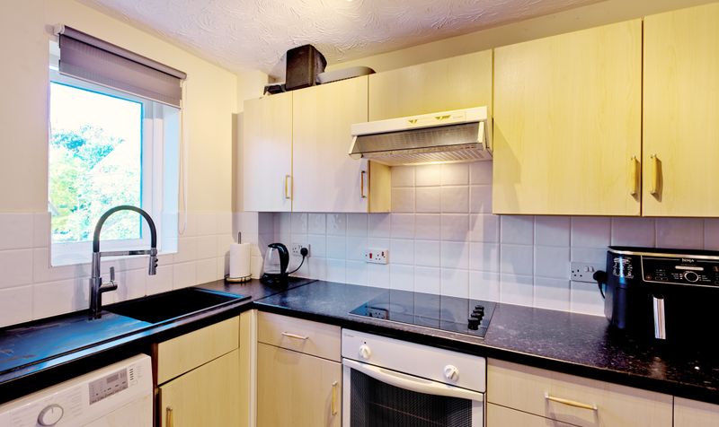 1 Bedroom Flat For Sale – Redoubt Close, Hitchin, SG4 2