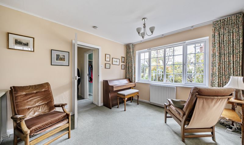 Hylands Close, Epsom, KT18