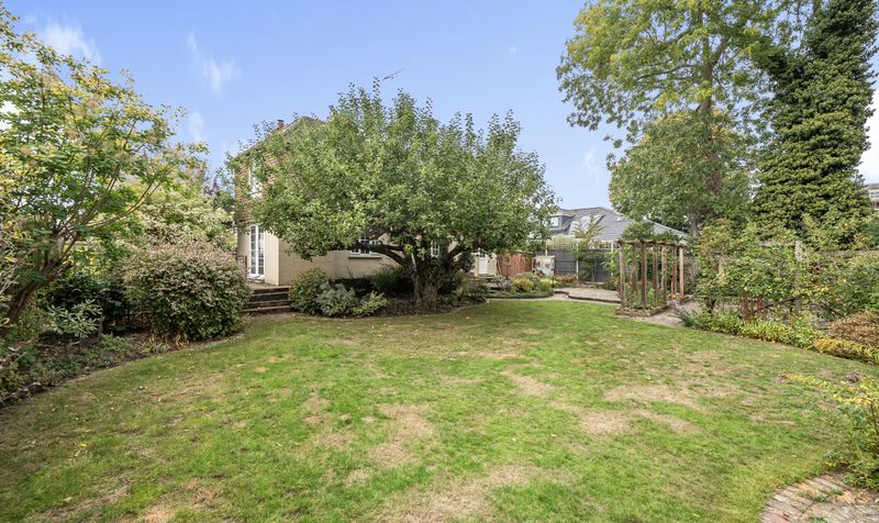 Hylands Close, Epsom, KT18