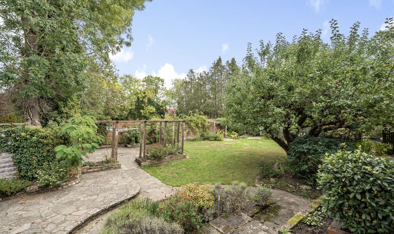 Hylands Close, Epsom, KT18