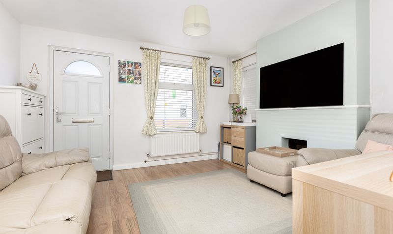 2 Bedroom House For Sale – Fakeswell Lane, Lower Stondon, SG16 3