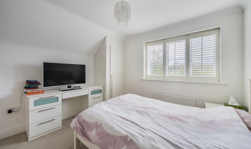 Kelmscott Place, Ashtead, KT21