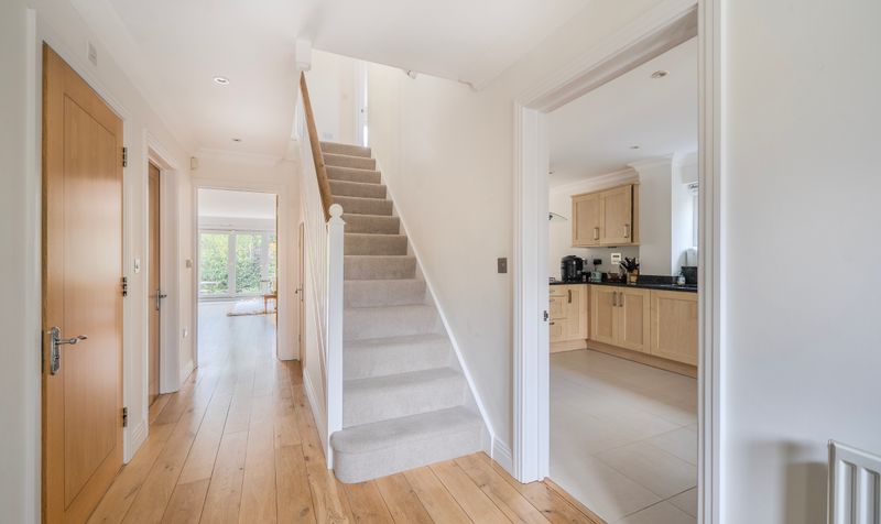 Kelmscott Place, Ashtead, KT21